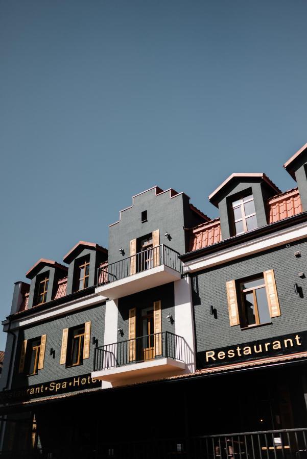 Hotel Dynasty Kamianets-Podilskyi Exterior foto